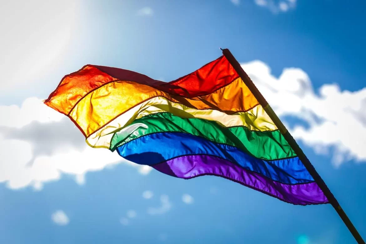 Dia do Orgulho: 6 romances LGBTs