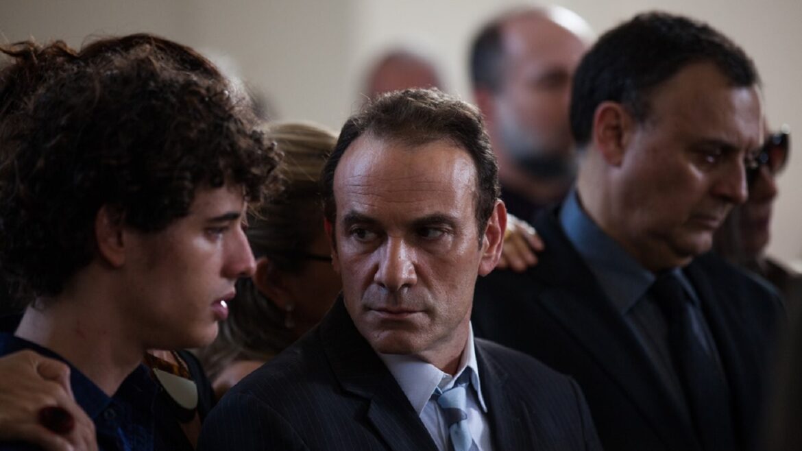 CRÍTICA – PATERNO