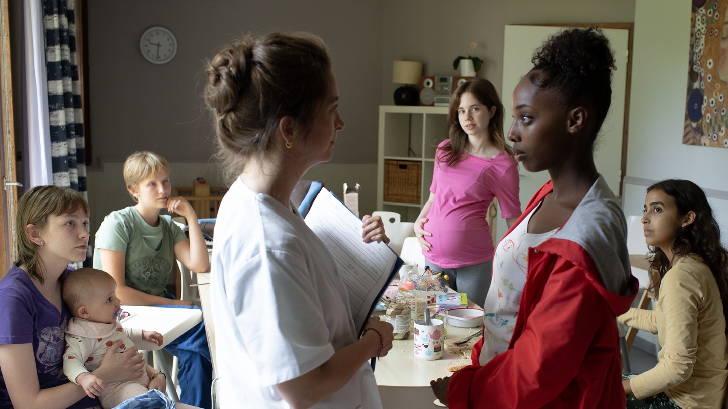 CRÍTICA – JOVENS MÃES